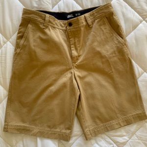 IZOD SHORTS 🩳 🤎